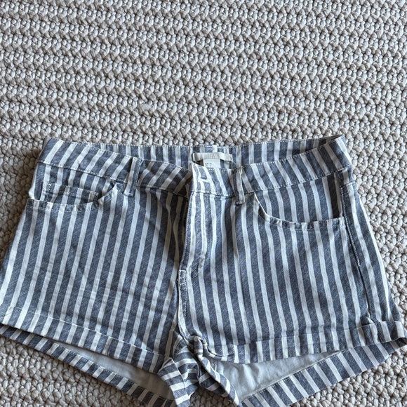 H&M Blue and White Striped Jean Shorts - Picture 1 of 4